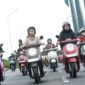 Astra Motor Sulawesi Selatan (Asmo Sulsel) kembali menghadirkan kegiatan komunitas bertajuk Scoopy Girls Match & Style (MASTY), sebuah rolling city yang memadukan pengalaman berkendara aman dengan ekspresi gaya dan kreativitas khas pengguna Honda Scoopy. Foto: Istimewa