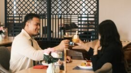 Vasaka Hotel Makassar menghadirkan sebuah pengalaman makan malam romantis yang tak terlupakan dengan BBQ All You Can Eat Buffet Dinner di side pool yang terletak di lantai 5. Foto: Istimewa
