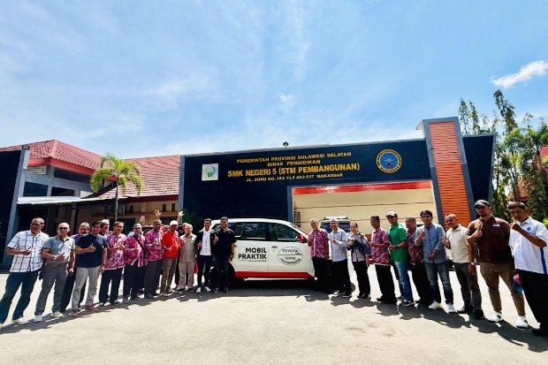 Kalla Toyota kembali menunjukkan komitmennya dalam mendukung penguatan pendidikan vokasi, melalui program Toyota Technical Education Program (T-TEP) di SMK Negeri 5 Makassar. Foto: Istimewa