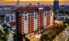 Aryaduta Hadirkan Promo Live & Grill BBQ saat Buka Puasa Ditemani Sunset Pantai Losari