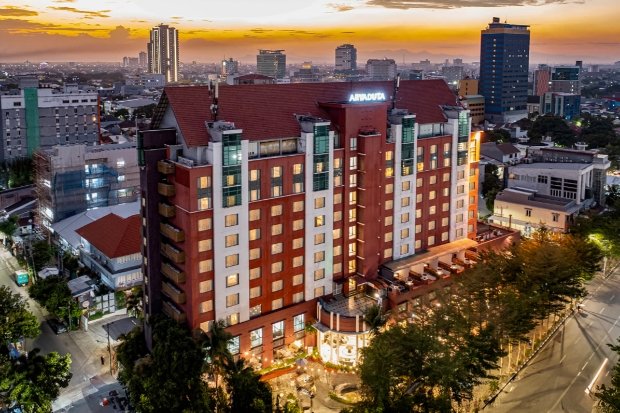 Menyambut bulan suci Ramadan 1447 H, Aryaduta Makassar kembali menghadirkan pengalaman berbuka puasa yang istimewa melalui program bertajuk “Live & Grill BBQ Ramadan Experience.” 