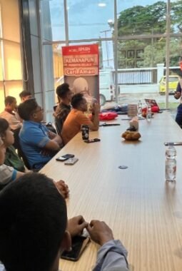 Asmo Sulsel Bekali Karyawan Astra Traknus Makassar Edukasi Safety Riding