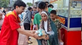 Alfamart kembali menghadirkan program sosial tahunan Warteg Gratis Ramadan 2026. Program yang telah dijalankan secara konsisten sejak 2021 ini telah menjangkau lebih dari 150.000 penerima manfaat di berbagai wilayah Indonesia. Foto: Istimewa