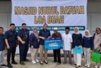 SPJM melalui program Tanggung Jawab Sosial dan Lingkungan (TJSL), dalam bentuk penyaluran donasi ke mesjid yang berada disekitar perairan Sungai Mahakam, Samarinda Kalimantan Timur.  Foto: Istimewa