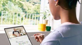 Samsung terus mengembangkan pendekatan inovasi audio yang mengedepankan konektivitas antar perangkat yang mulus dalam satu ekosistem terintegrasi, guna menghadirkan pengalaman audio yang lebih imersif di berbagai aktivitas pengguna. Foto: Istimewa
