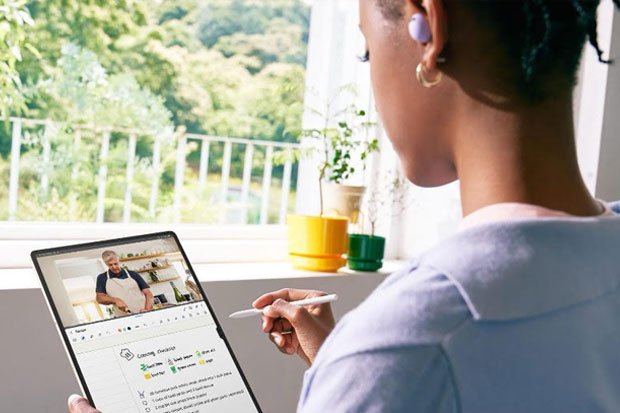 Samsung terus mengembangkan pendekatan inovasi audio yang mengedepankan konektivitas antar perangkat yang mulus dalam satu ekosistem terintegrasi, guna menghadirkan pengalaman audio yang lebih imersif di berbagai aktivitas pengguna. Foto: Istimewa
