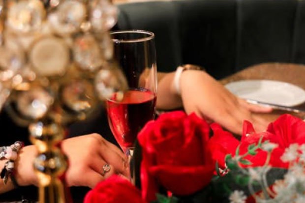 Hotel The Rinra Makassar menghadirkan pengalaman spesial bertajuk “Celebrate Love at The Rinra Makassar” menawarkan rangkaian promo makan malam romantis hingga paket menginap mewah yang dirancang khusus untuk pasangan. Foto: Istimewa
