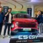 MAKASSAR - PT Chery Sales Indonesia memperkenalkan produk terbarunya, C5 CSH ke masyarakat Kota Makassar. Produk teranyar produsen asal Tiongkok tersebut diperkenalkan dalam agenda launching regional di Trans Studio Mall (TSM), Minggu (15/2/2026). Foto: Istimewa