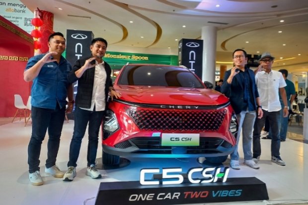MAKASSAR - PT Chery Sales Indonesia memperkenalkan produk terbarunya, C5 CSH ke masyarakat Kota Makassar. Produk teranyar produsen asal Tiongkok tersebut diperkenalkan dalam agenda launching regional di Trans Studio Mall (TSM), Minggu (15/2/2026). Foto: Istimewa