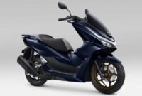PT Astra Honda Motor (AHM) menghadirkan penyegaran tampilan sepeda motor Honda PCX160 melalui penyematan warna baru disertai warna emblem yang sarat dengan kemewahan. Foto: Istimewa
