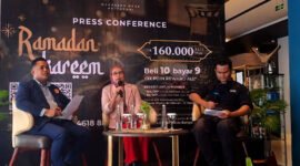 General Manager Mercure Makassar Nexa Pettarani, Wiwied Nurseka saat memberikan keterangan soal paket berbuka dan donasi untuk anak. Foto: Istimewa