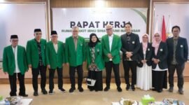 RS Ibnu Sina YW-UMI Makassar menggelar Rapat Kerja yang dirangkaikan dengan pemaparan Business Plan Tahun 2026–2028 sebagai langkah strategis memperkuat arah pengembangan rumah sakit menuju institusi pelayanan kesehatan bertaraf internasional berbasis nilai-nilai Islam. Foto: Istimewa