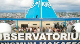Universitas Muhammadiyah Makassar menjadi lokasi utama pemantauan hilal Ramadan 1447 Hijriah di Sulawesi Selatan. Kegiatan rukyatul hilal yang diselenggarakan Kementerian Agama itu dipusatkan di Observatorium Unismuh, lantai 18 Menara Iqra, Selasa (17/2/2026). Foto: Istimewa